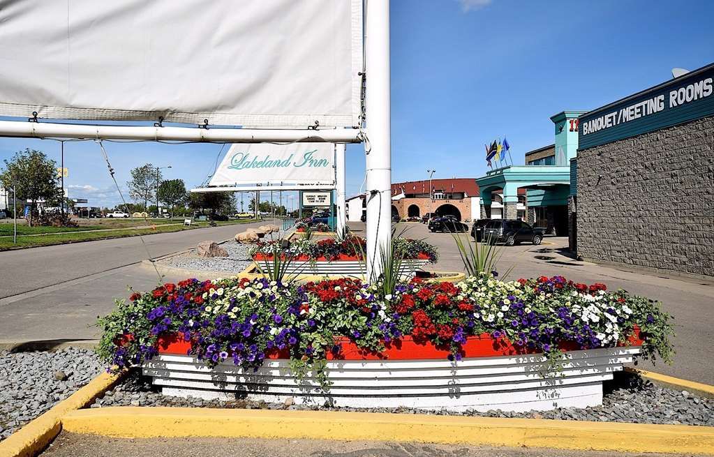 Lakeland Inn Hotel Cold Lake Exterior foto