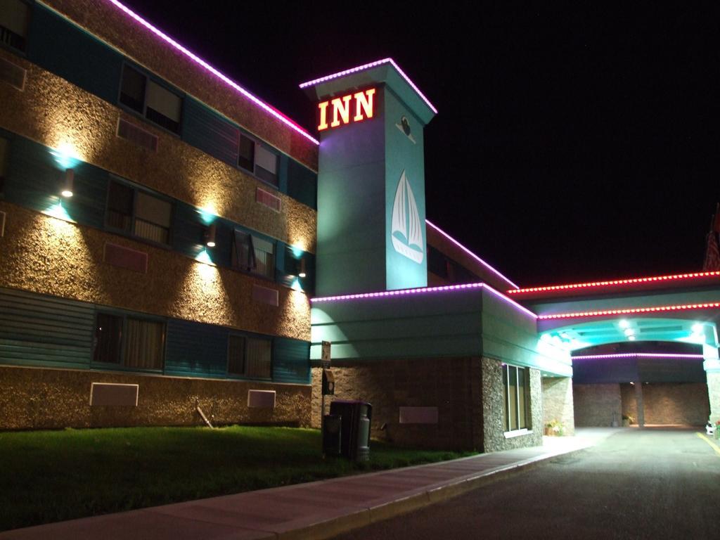 Lakeland Inn Hotel Cold Lake Exterior foto