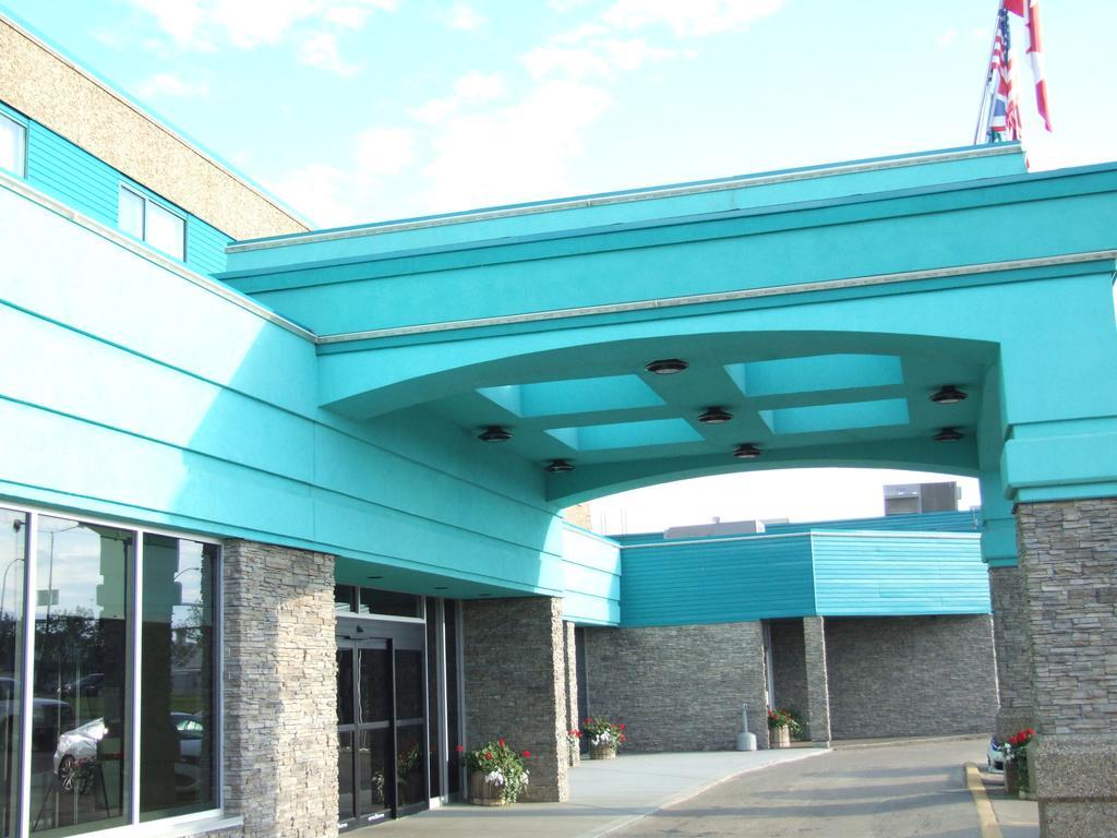 Lakeland Inn Hotel Cold Lake Exterior foto