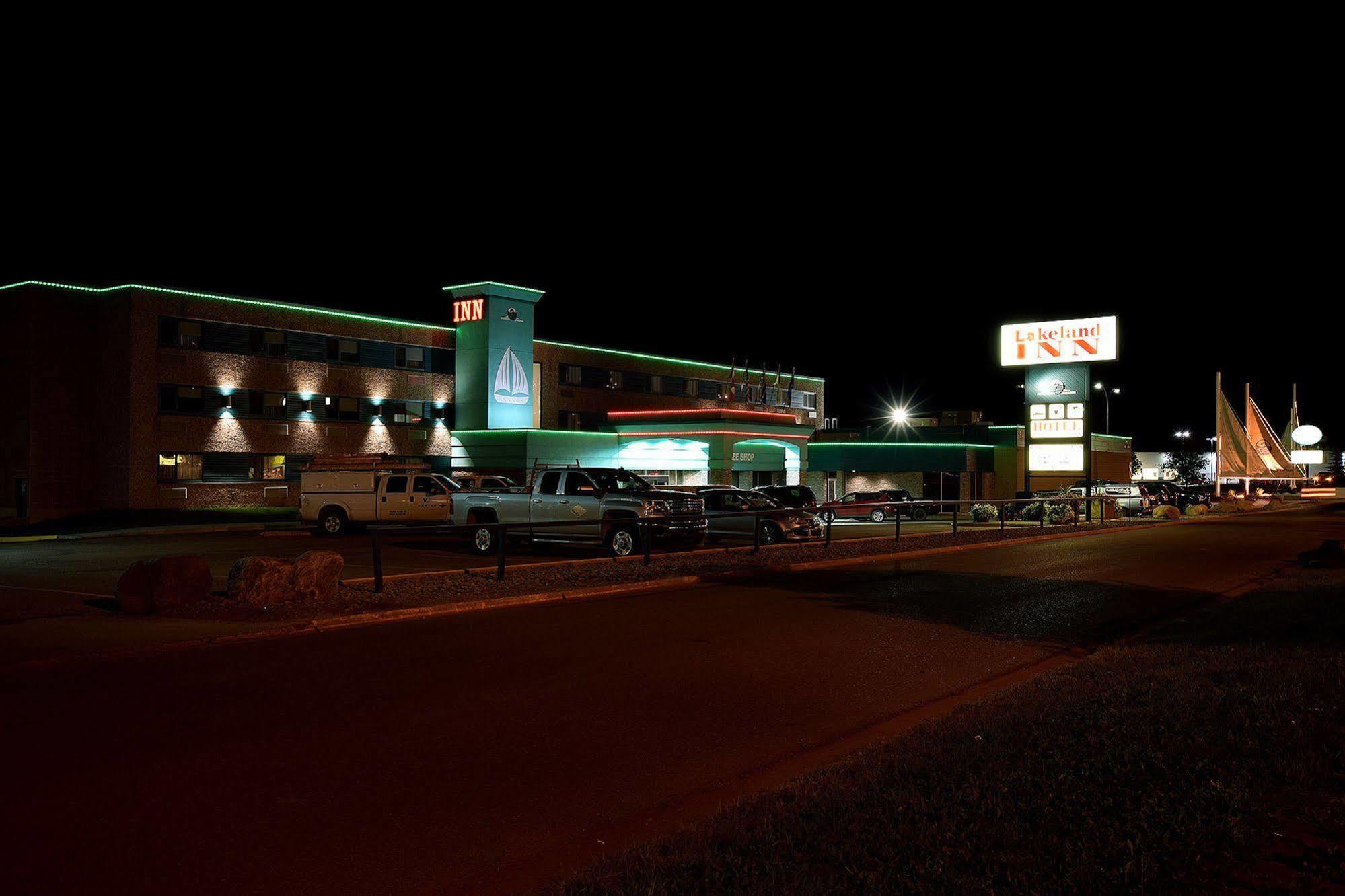 Lakeland Inn Hotel Cold Lake Exterior foto
