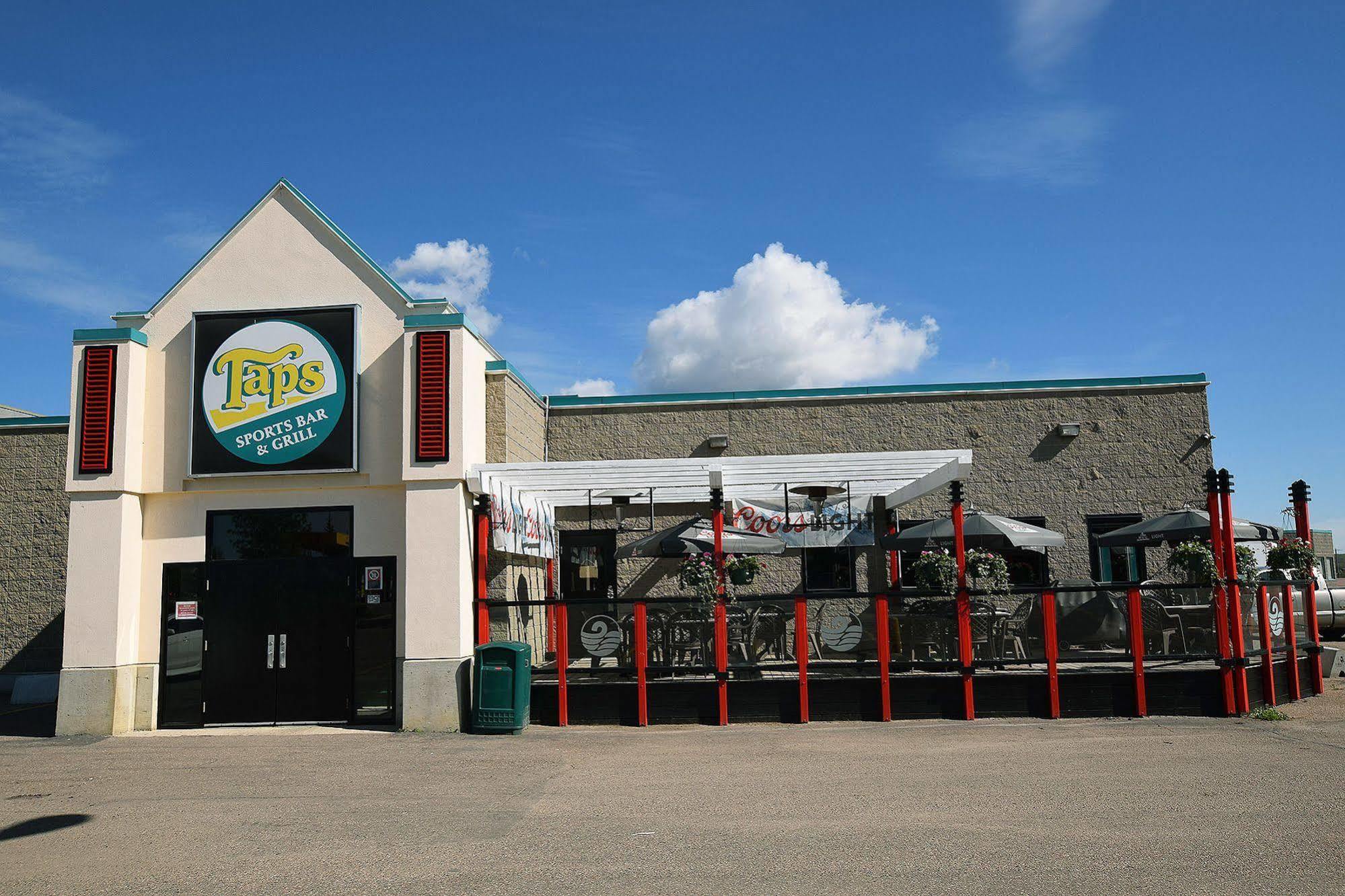 Lakeland Inn Hotel Cold Lake Exterior foto
